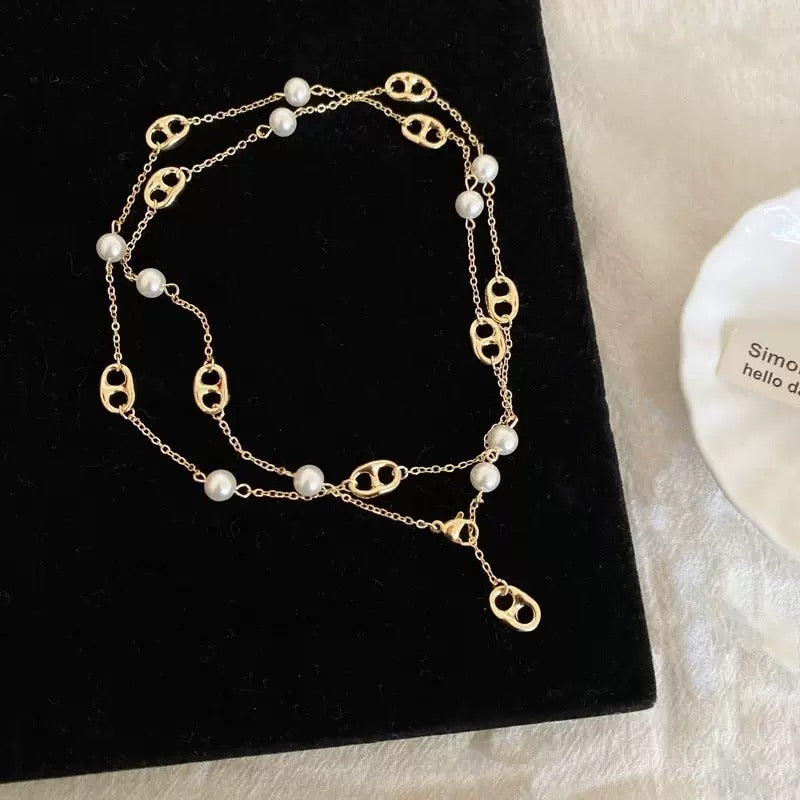 Vintage Metal Pearl Necklace