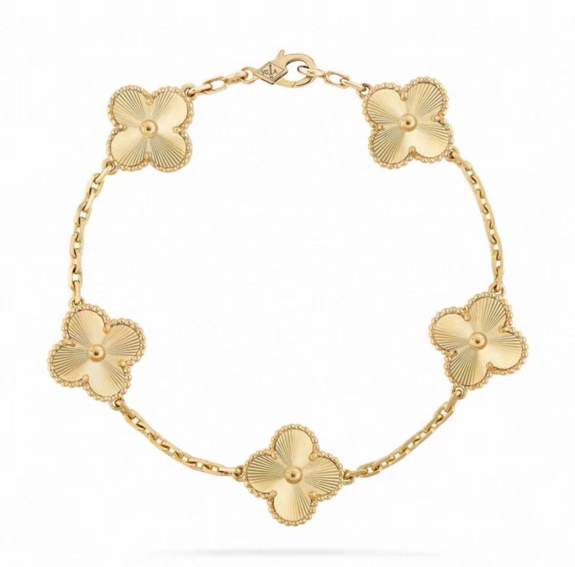 CLOVER Gold Bracelet